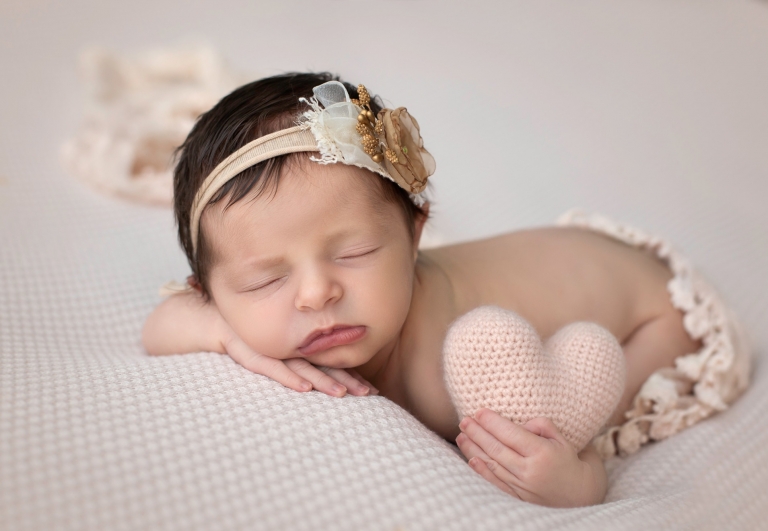 newborn-posing
