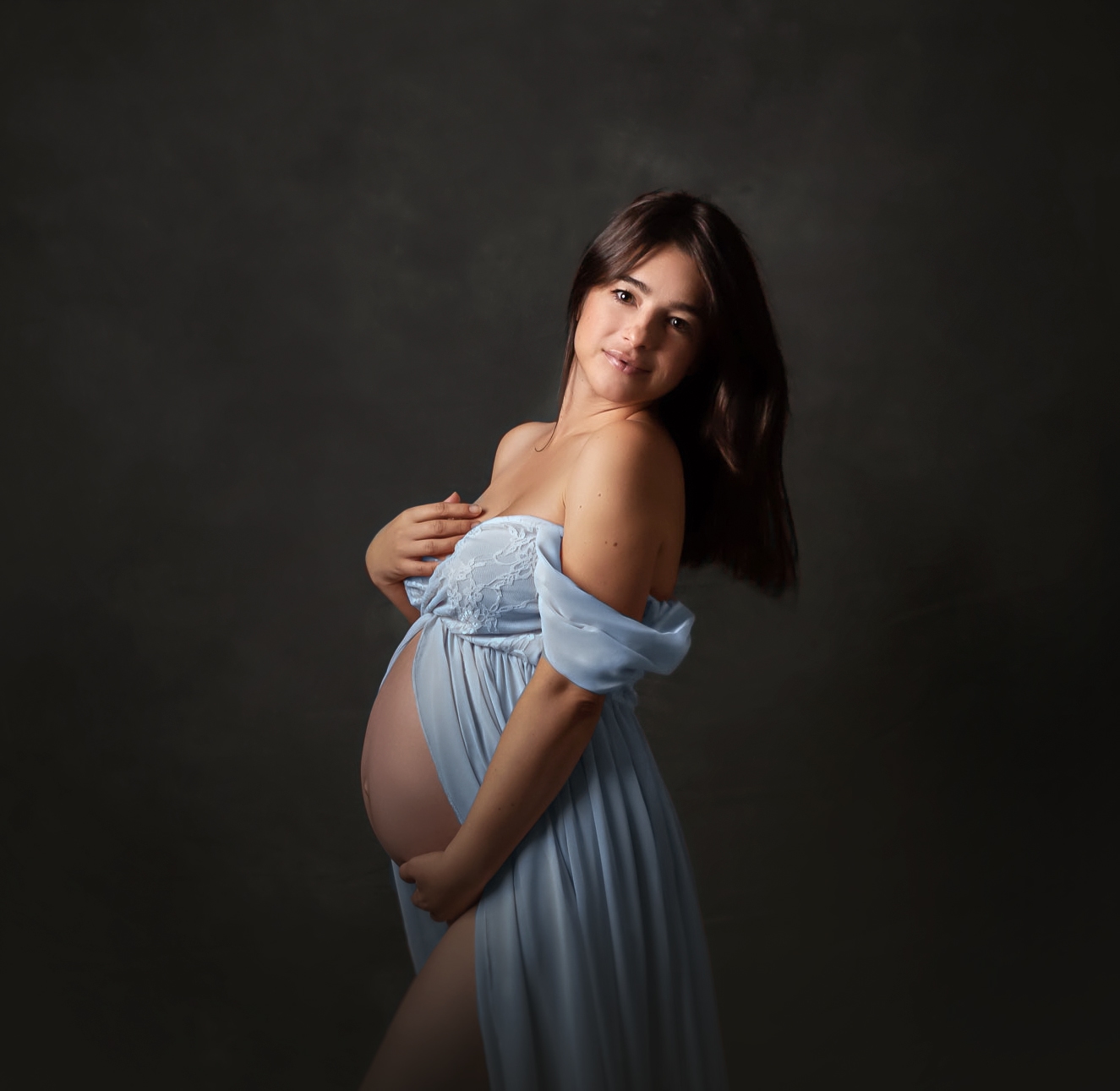 Mujer embarazada relajada en fotos de maternidad Bizkaia