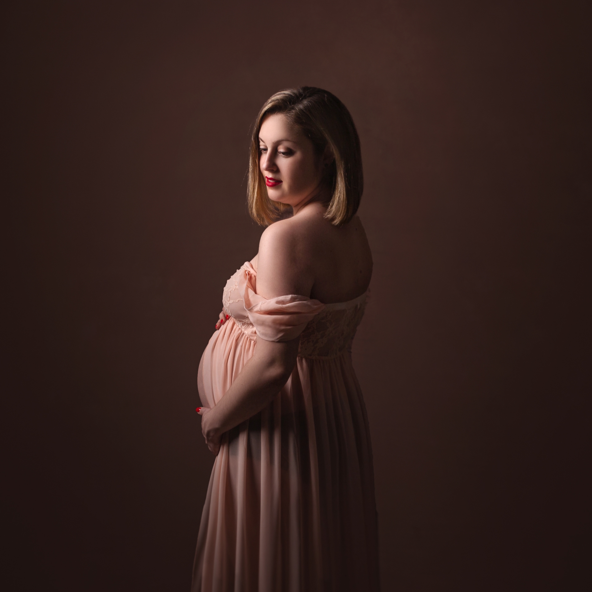 Retrato sensible de una mujer en su embarazo