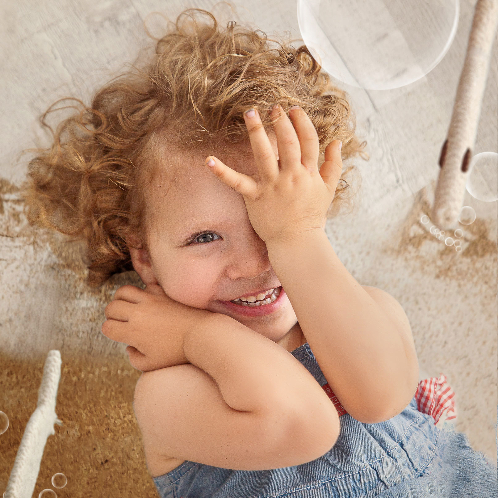 Retrato natural y divertido de niña pelirroja en Barakaldo