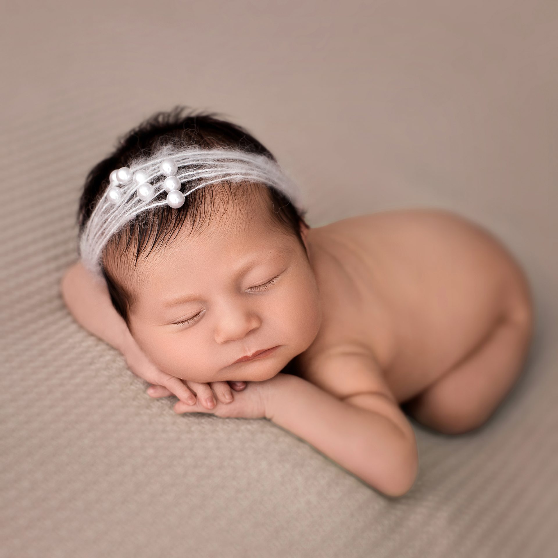Sesión fotográfica de recién nacido en Barakaldo con luces suaves