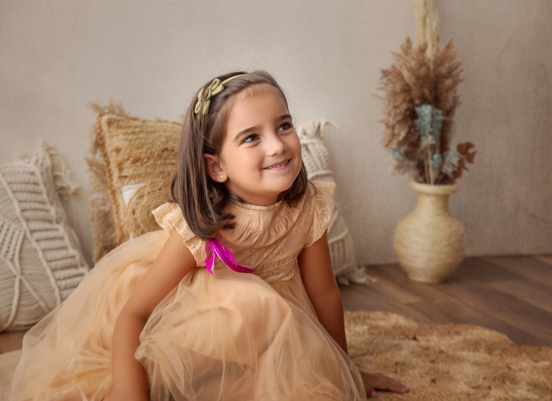 foto atemporal de niña en una sesion infantil en Barakaldo